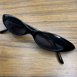 black small sunglasses